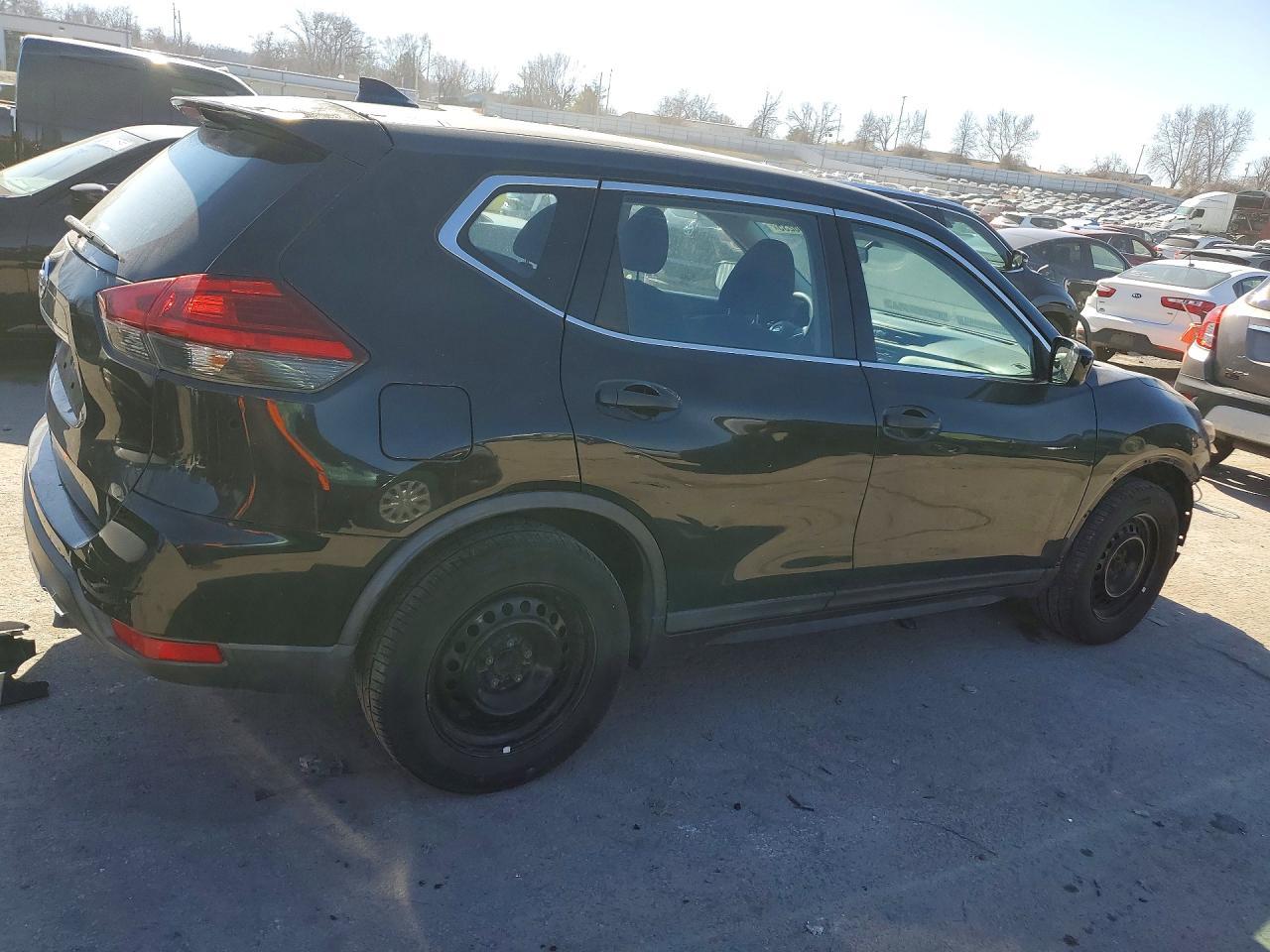 2017 Nissan Rogue S - zdjęcie 3