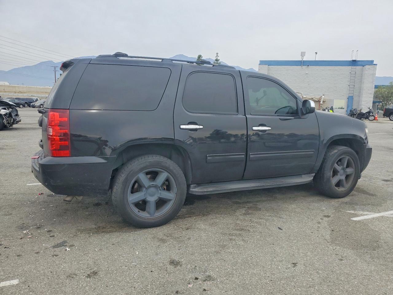 2013 Chevrolet Tahoe C1500 Ls - zdjęcie 3