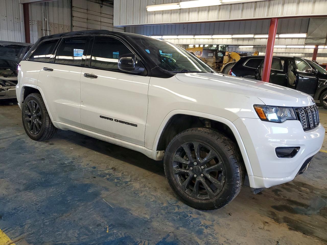 2021 Jeep Grand Cherokee Laredo - zdjęcie 4