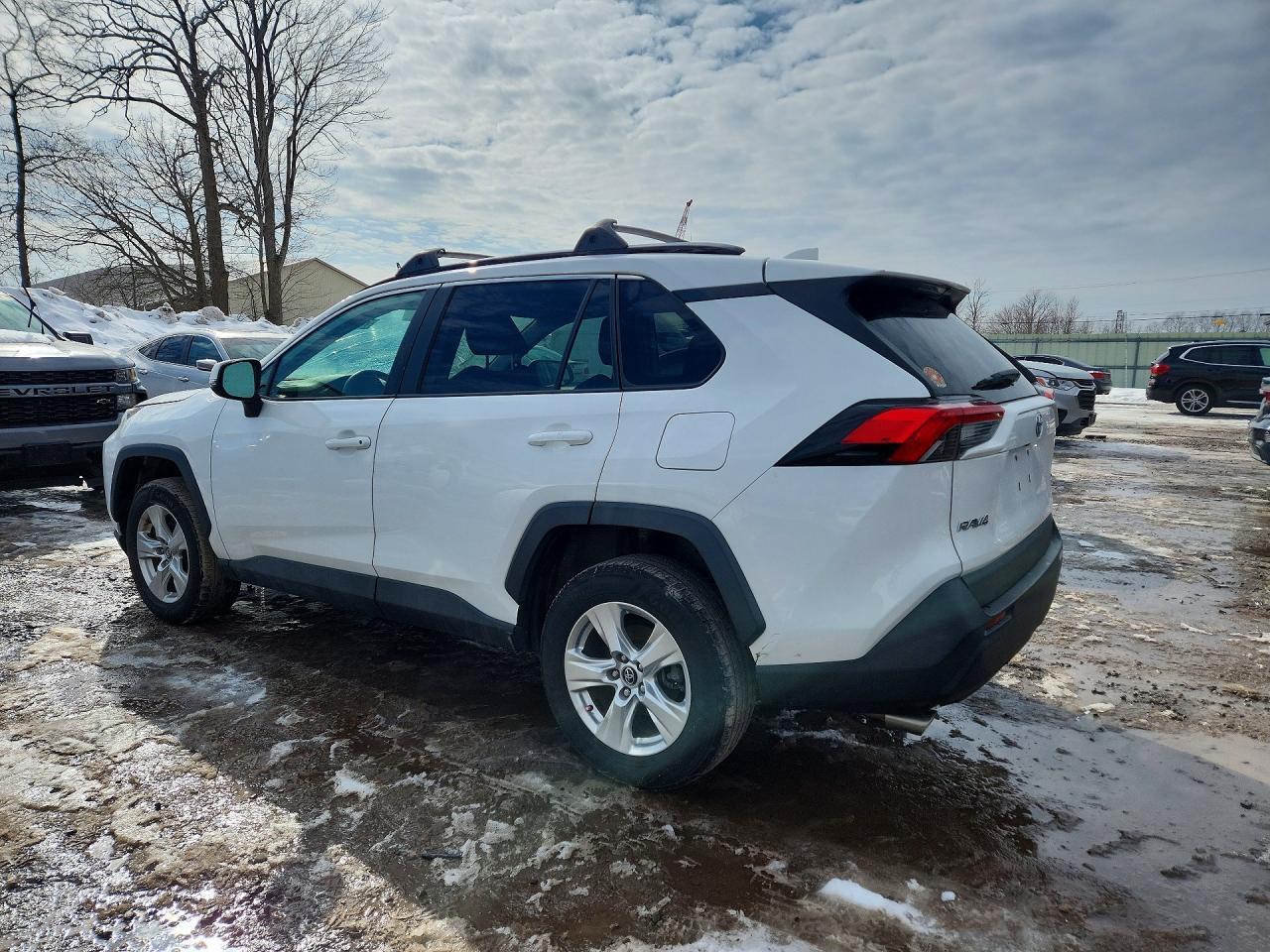 2020 Toyota Rav4 Xle - zdjęcie 2