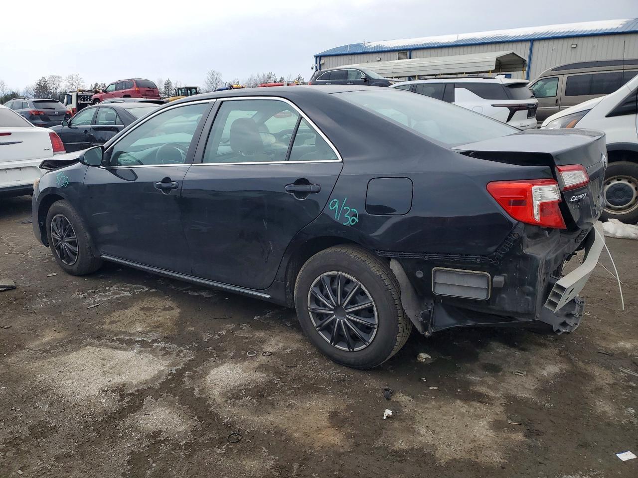 2013 Toyota Camry L - zdjęcie 2