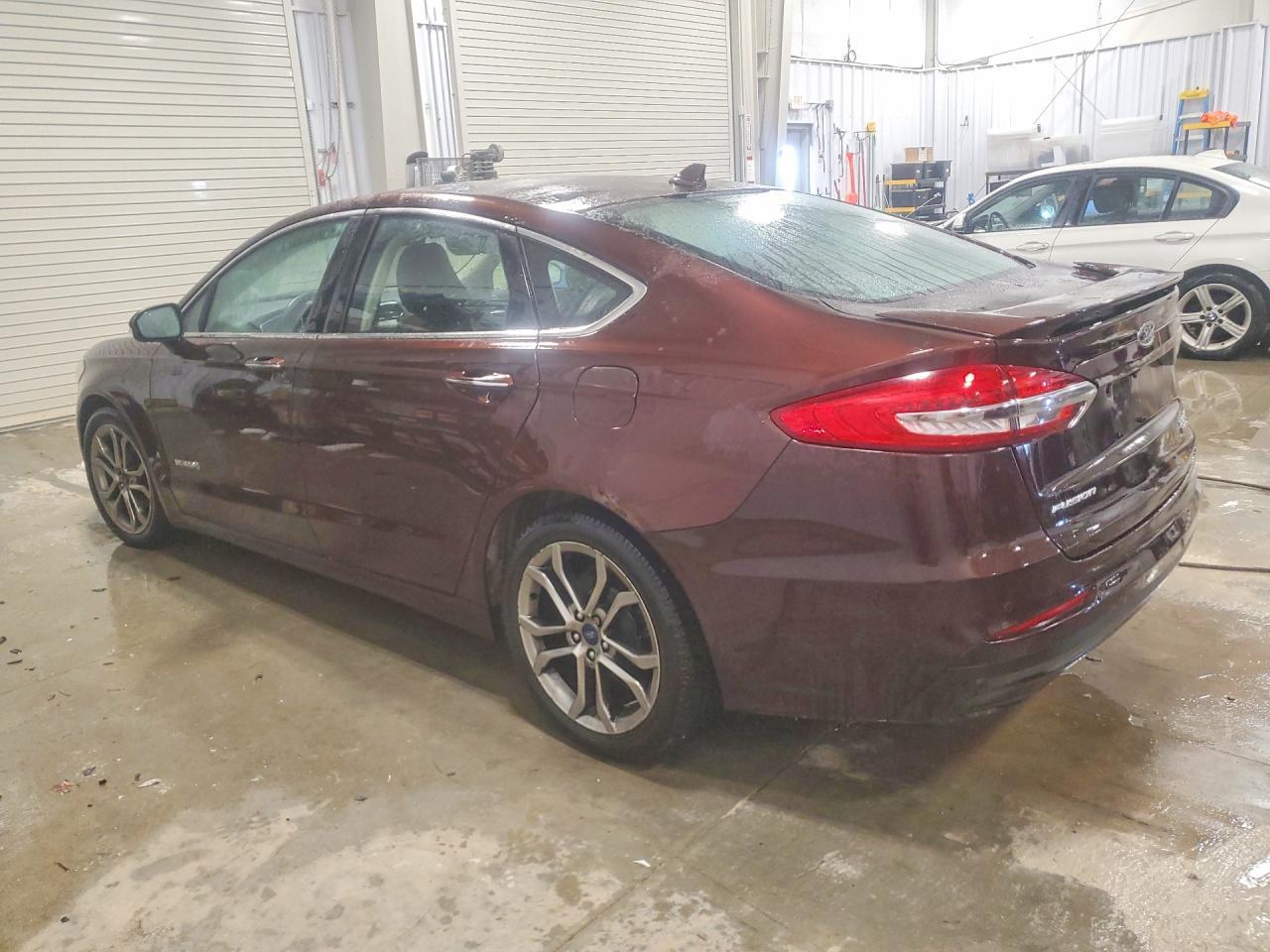 2019 Ford Fusion Titanium - zdjęcie 2