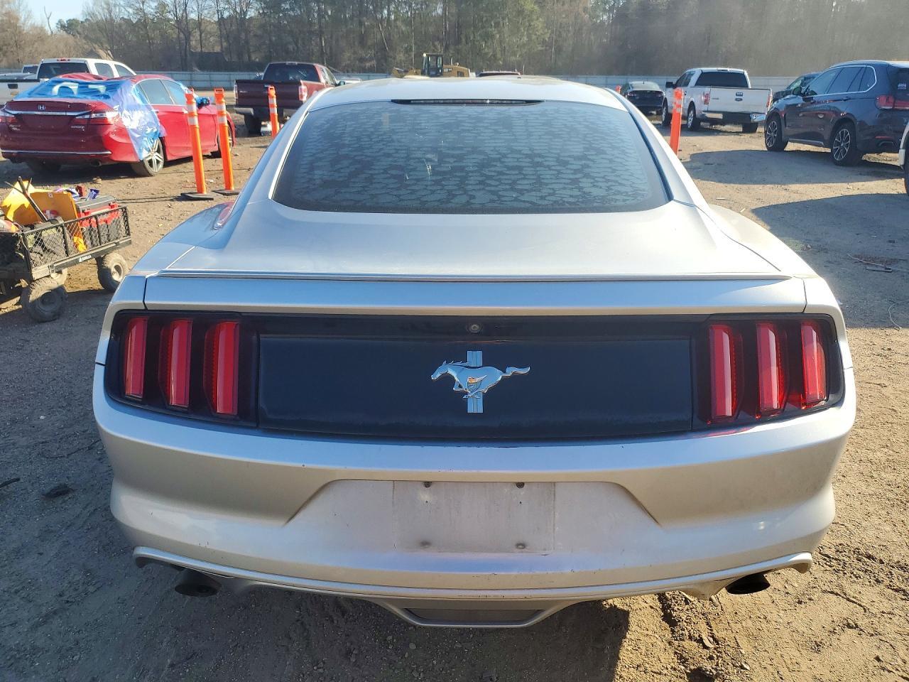 2016 Ford Mustang - zdjęcie 6