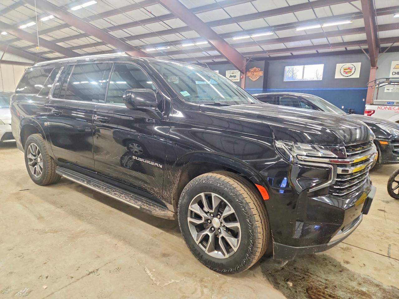 2021 Chevrolet Suburban K1500 Lt - zdjęcie 4