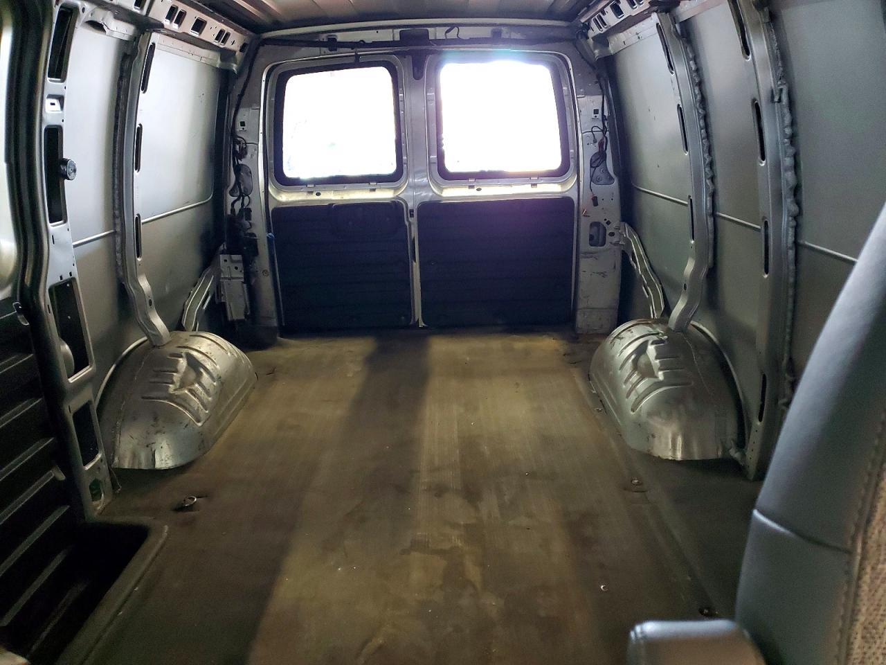 2019 Chevrolet Express G2500 - zdjęcie 10