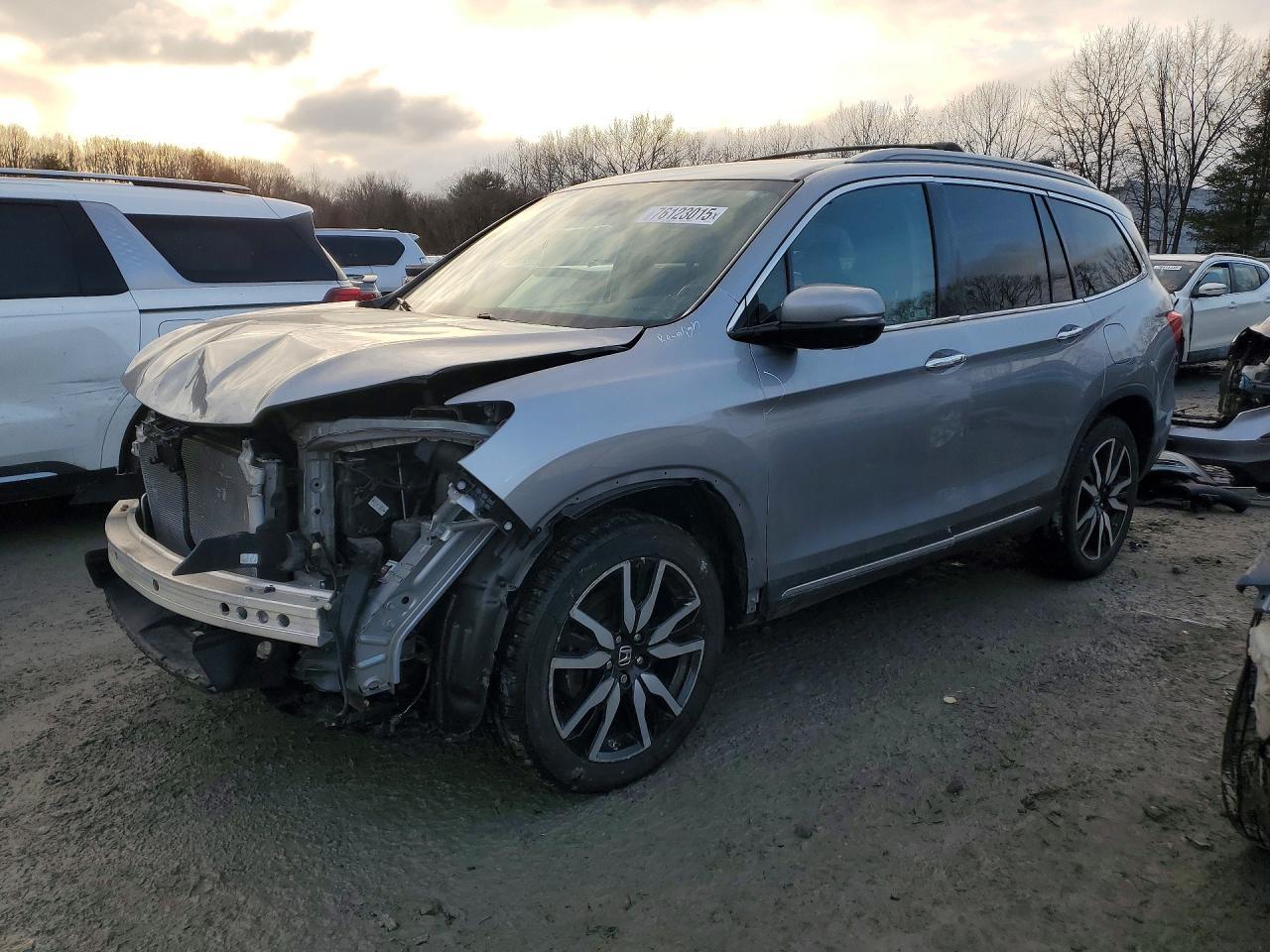 2019 Honda Pilot Touring - zdjęcie główne