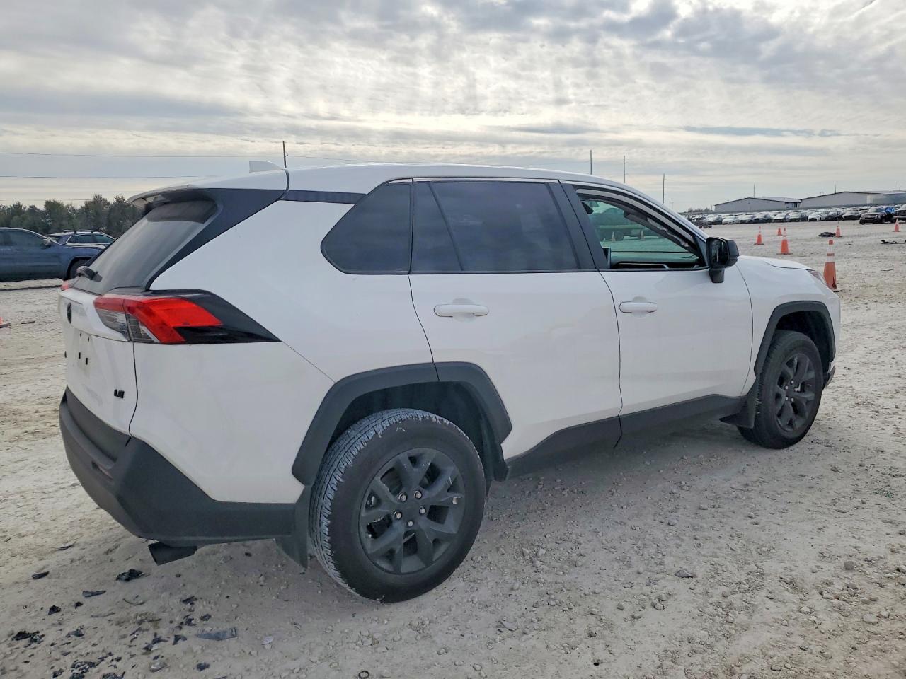 2025 Toyota Rav4 Le - zdjęcie 3