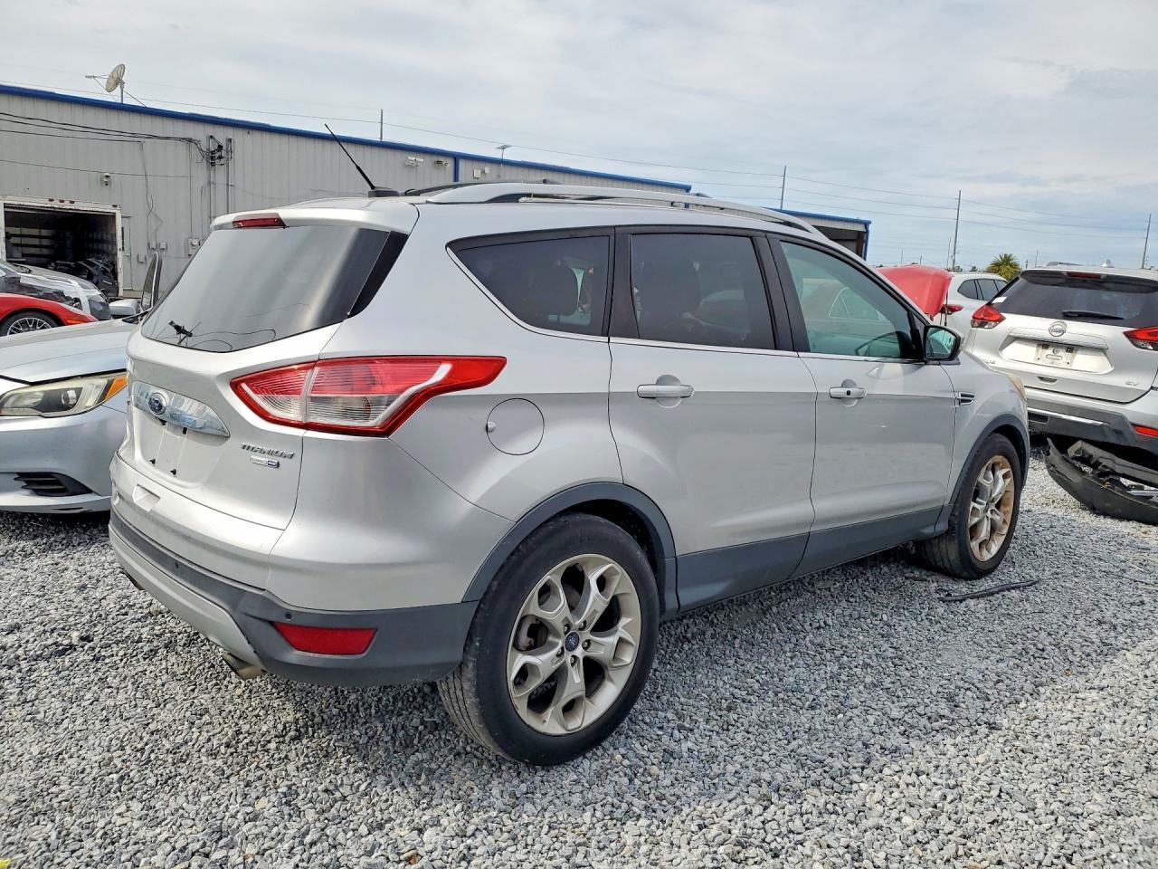 2014 Ford Escape Titanium - zdjęcie 3