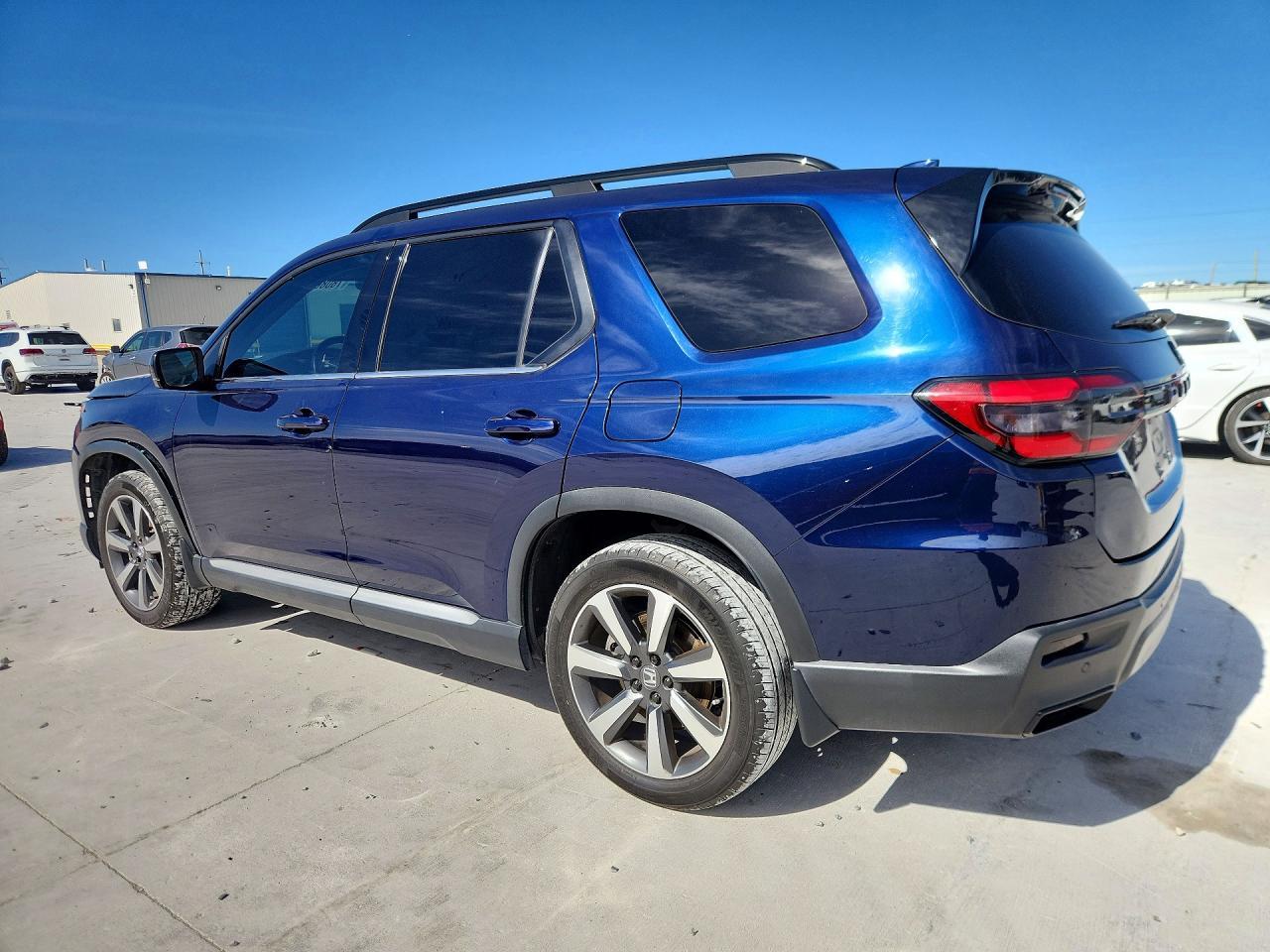 2023 Honda Pilot Touring - zdjęcie 2