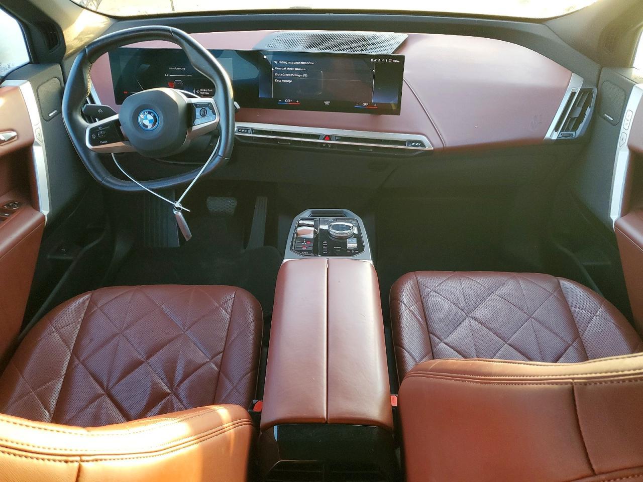 2022 BMW Ix xDrive50 - zdjęcie 8