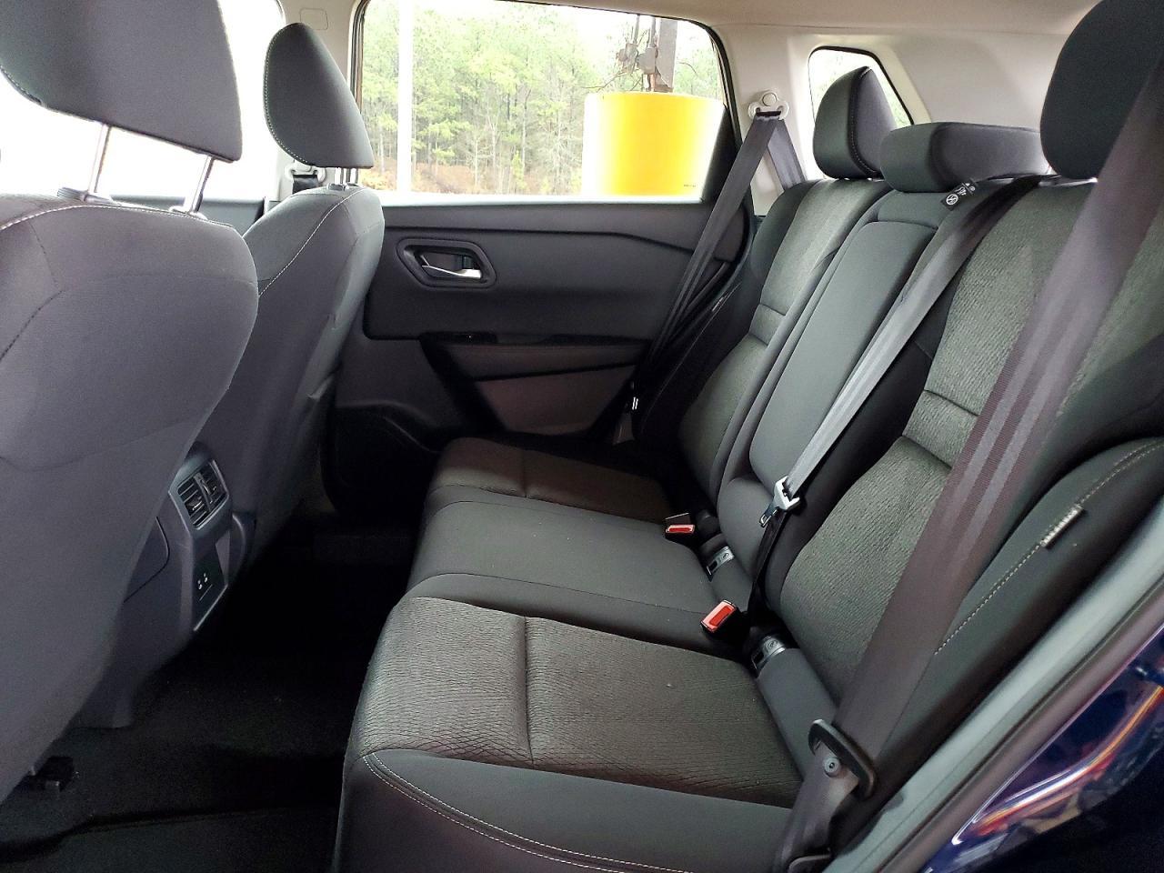 2025 Nissan Rogue Sv - zdjęcie 11