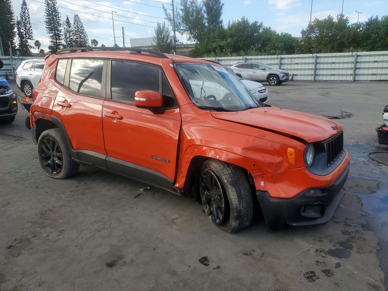 2017 Jeep Renegade Latitude - zdjęcie 4