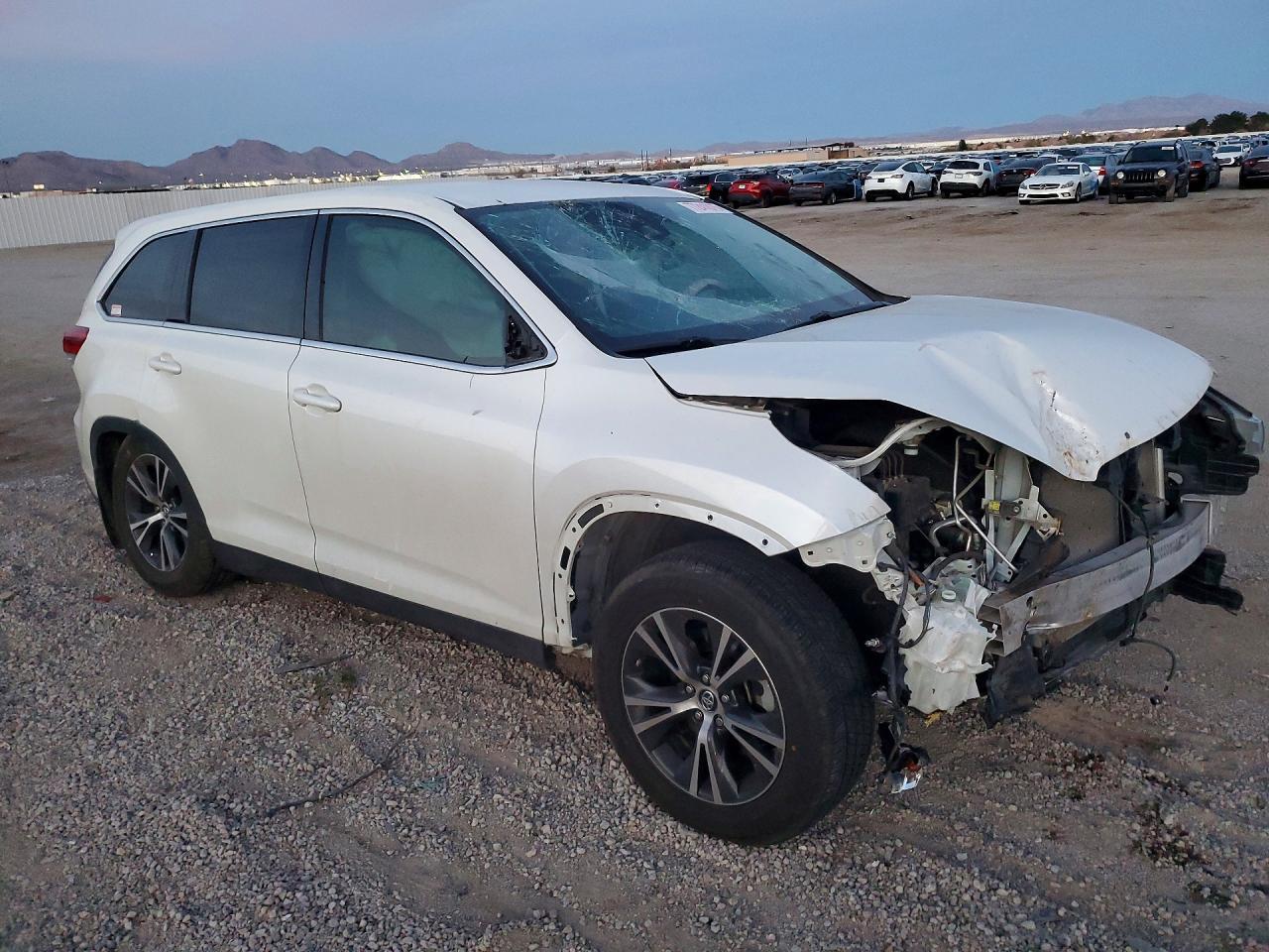 2019 Toyota Highlander Le - zdjęcie 4