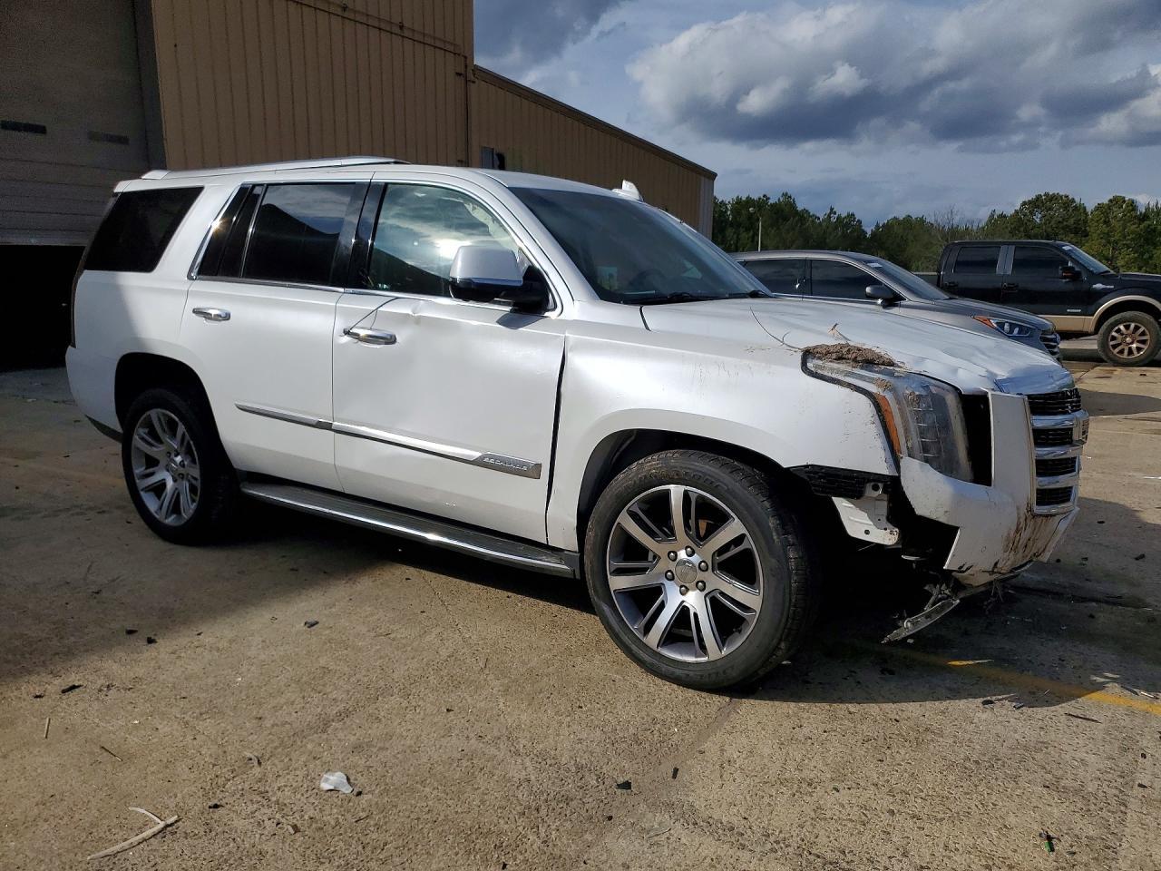 2017 Cadillac Escalade Luxury - zdjęcie 4
