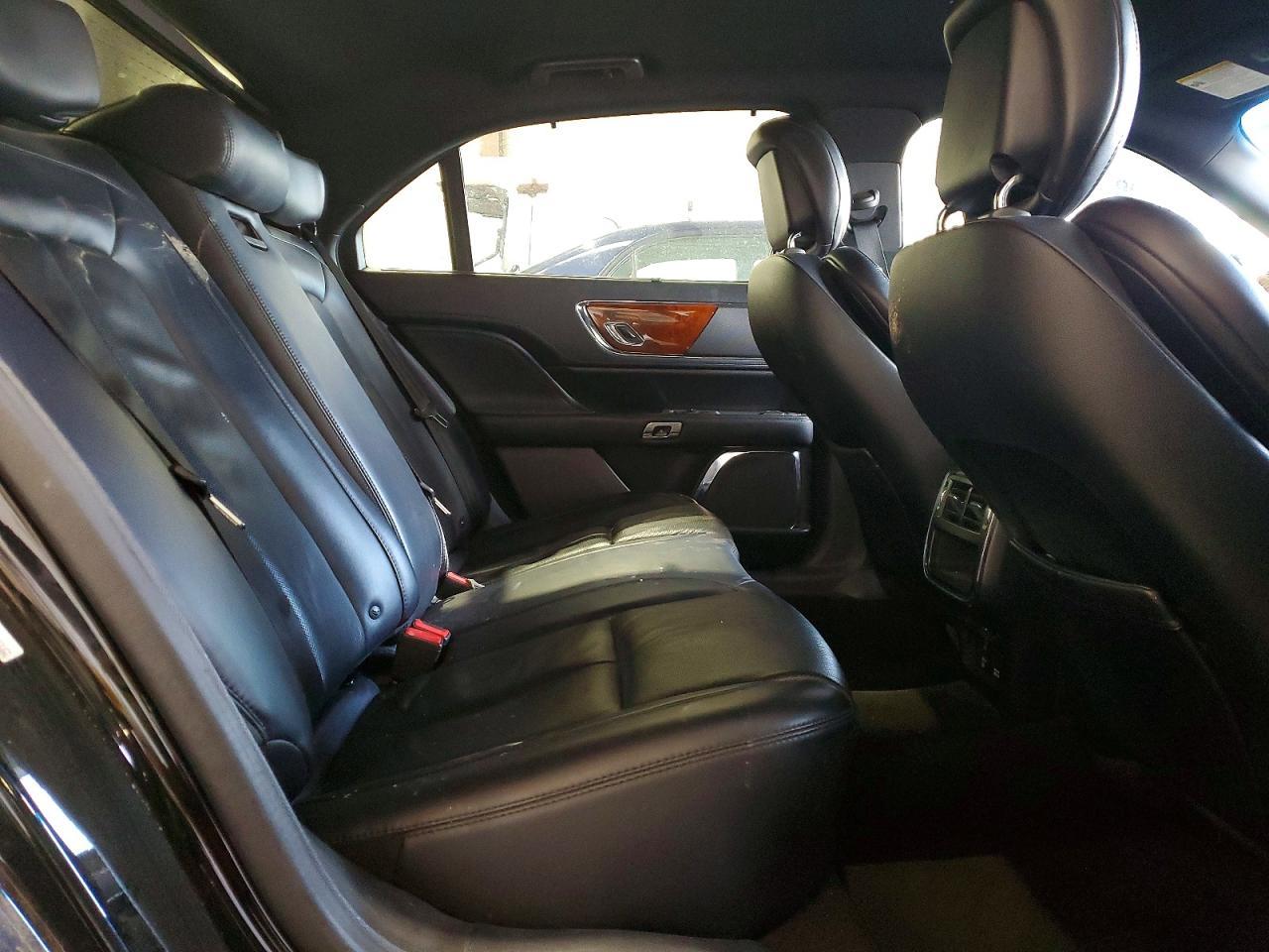 2018 Lincoln Continental - zdjęcie 10