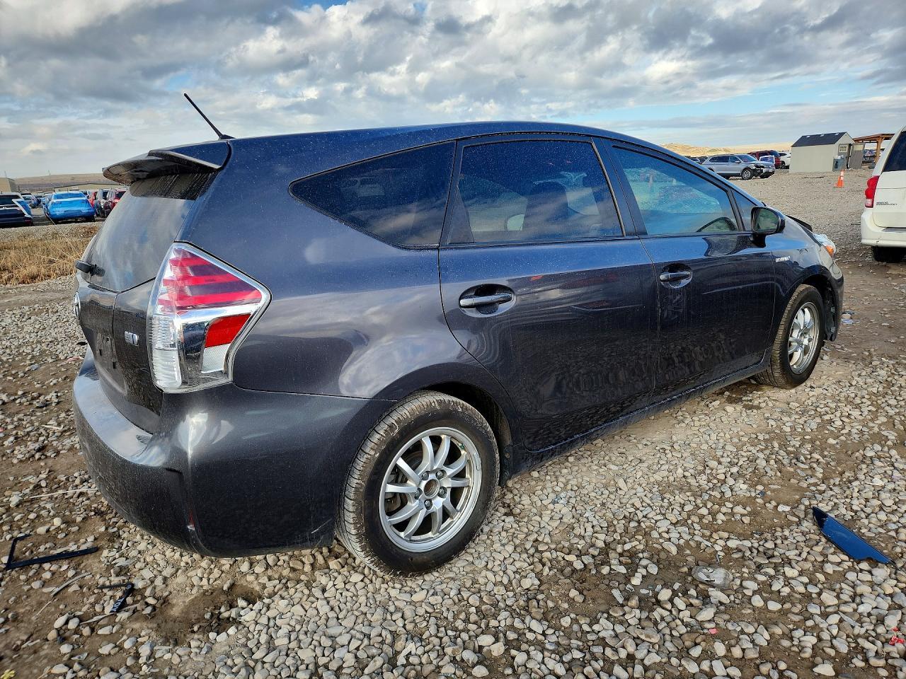 2016 Toyota Prius V - zdjęcie 3