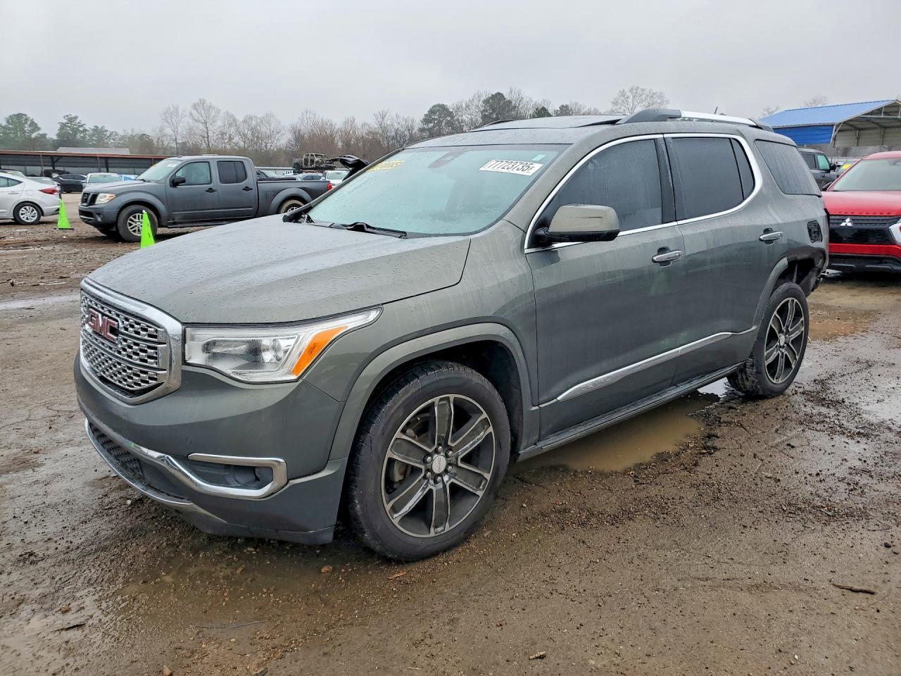 2017 GMC Acadia Denali - zdjęcie główne