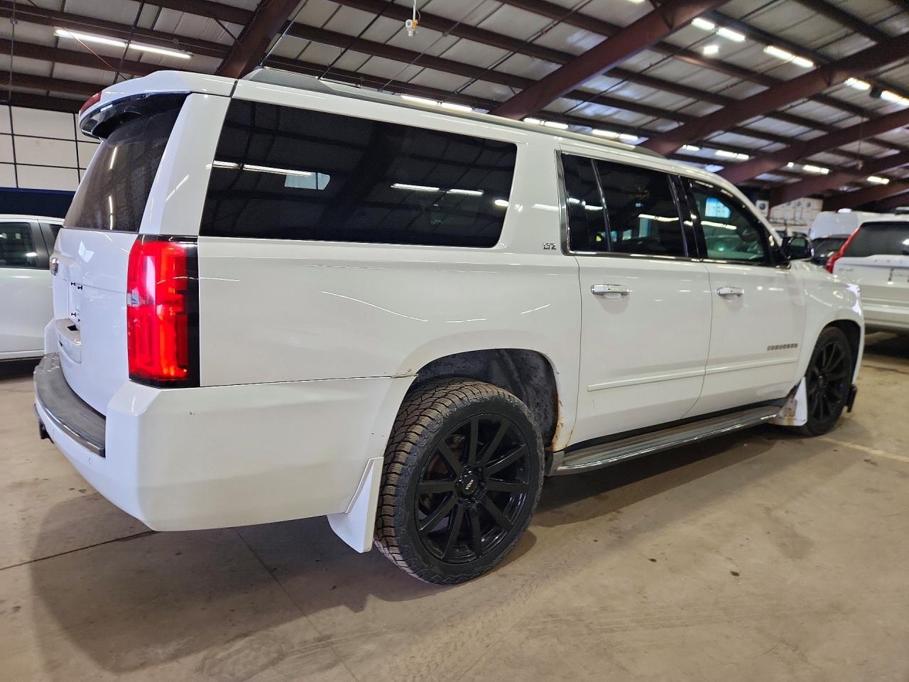2015 Chevrolet Suburban K1500 Ltz - zdjęcie 3