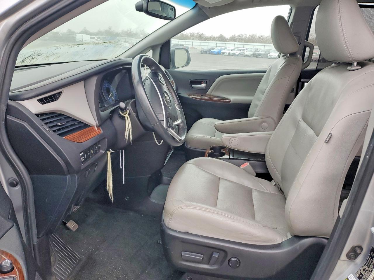 2017 Toyota Sienna Xle - zdjęcie 7