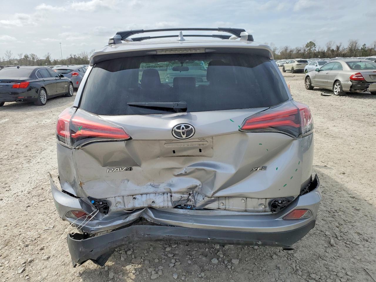 2016 Toyota Rav4 Xle - zdjęcie 6