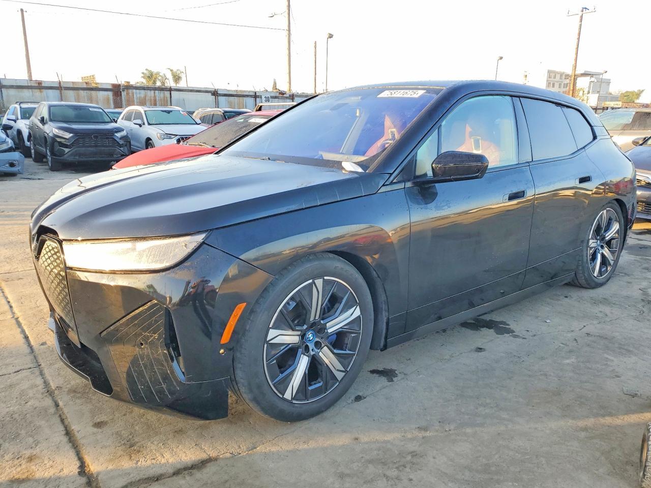 2022 BMW Ix xDrive50 - zdjęcie główne