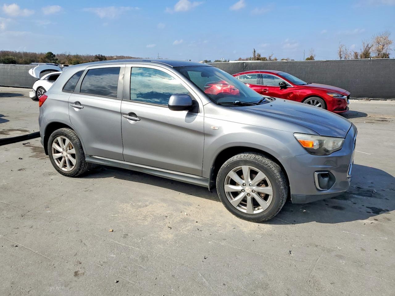 2015 Mitsubishi Outlander Sport Es - zdjęcie 4