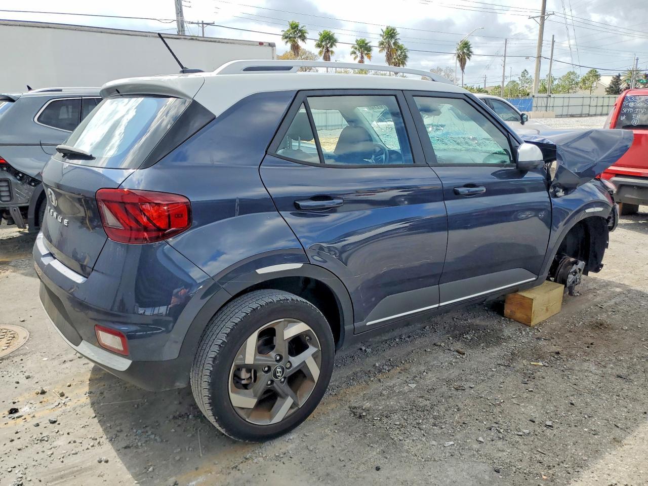 2024 Hyundai Venue Limited - zdjęcie 3