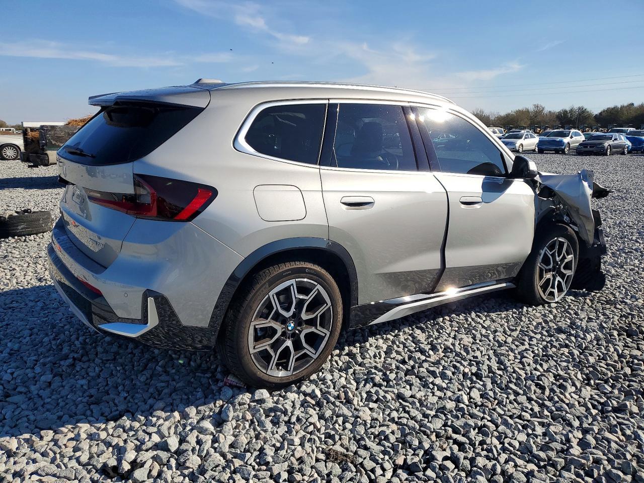 2025 BMW X1 xDrive28I - zdjęcie 3