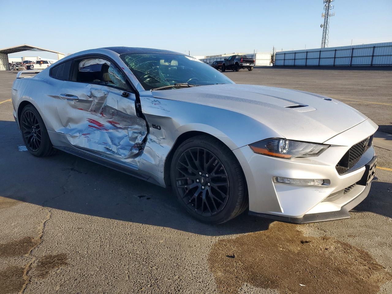 2019 Ford Mustang Gt - zdjęcie 4