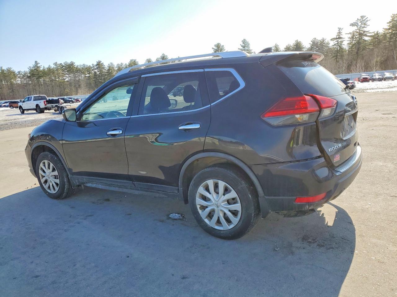 2017 Nissan Rogue S - zdjęcie 2