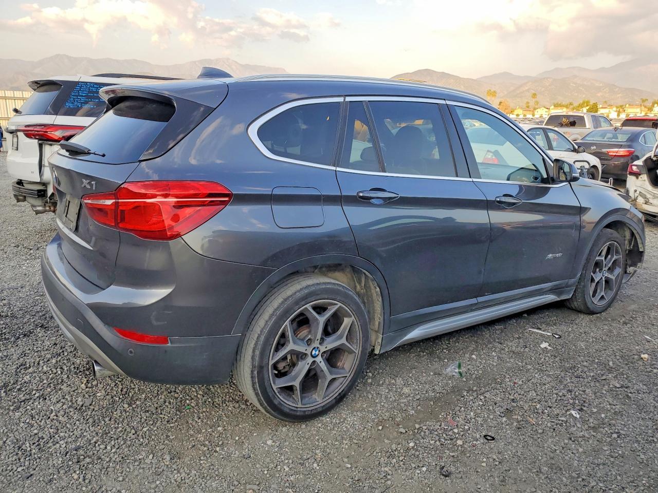 2017 BMW X1 Sdrive28I - zdjęcie 3