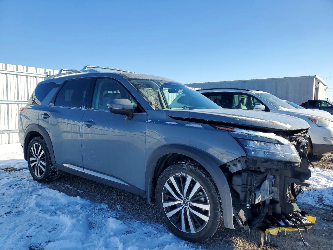 2024 Nissan Pathfinder Platinum - zdjęcie 4