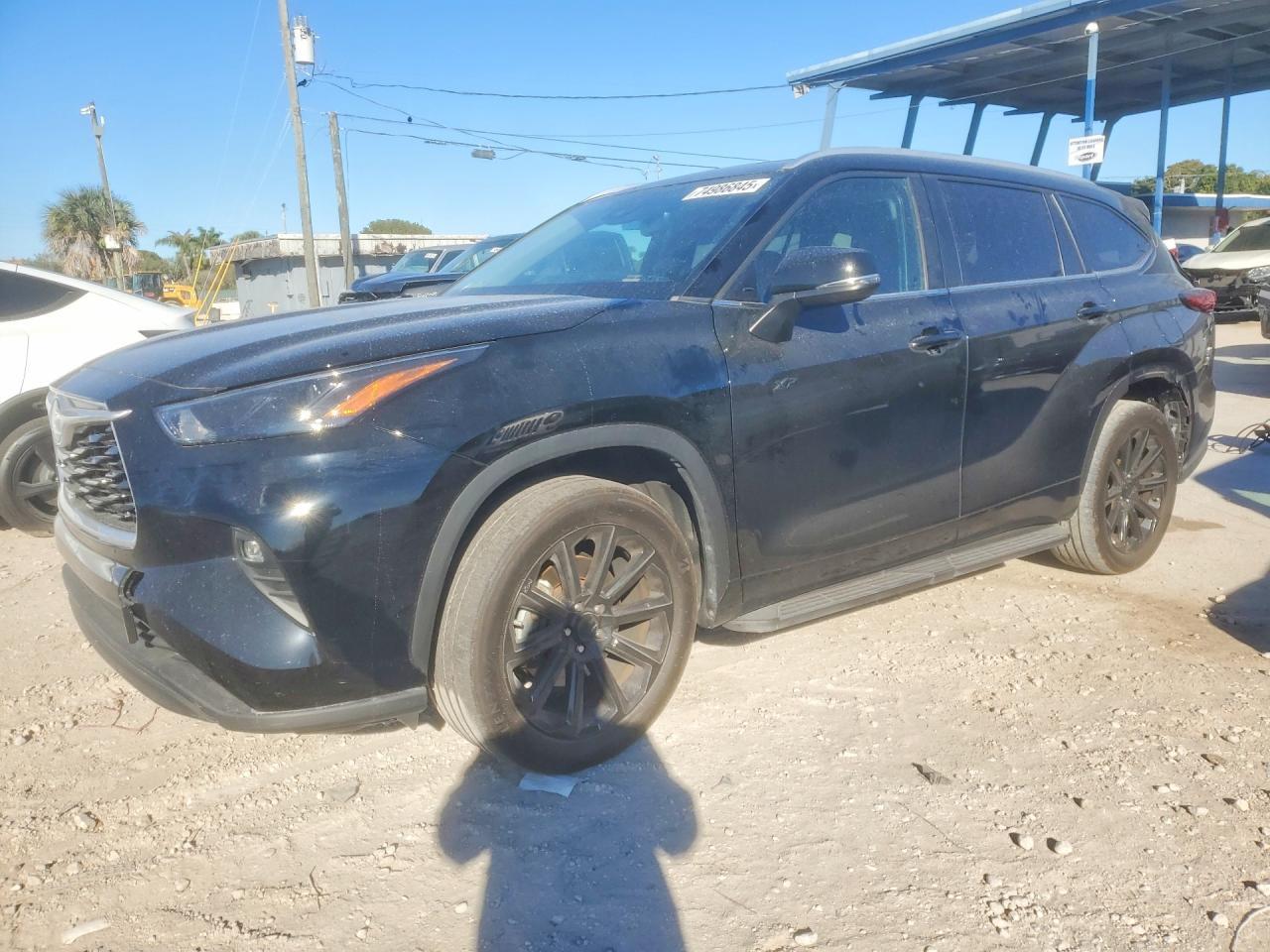 2023 Toyota Highlander Xle - zdjęcie główne