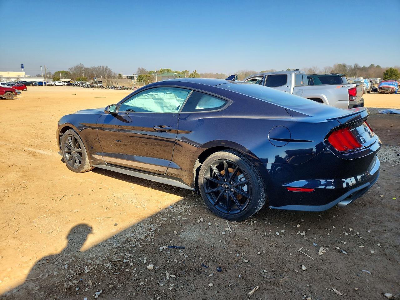 2021 Ford Mustang - zdjęcie 2
