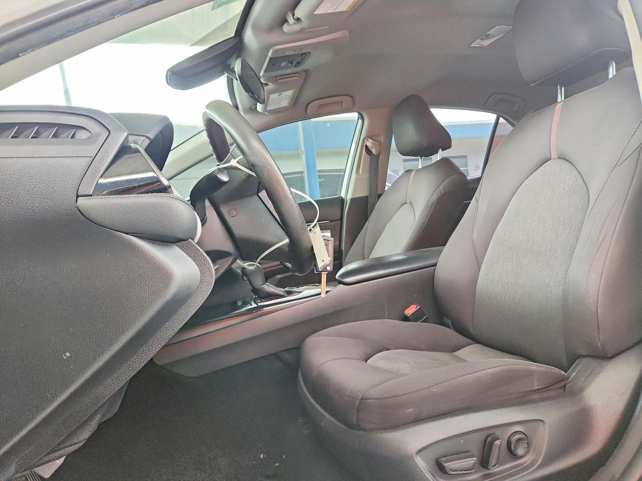 2019 Toyota Camry Le - zdjęcie 7