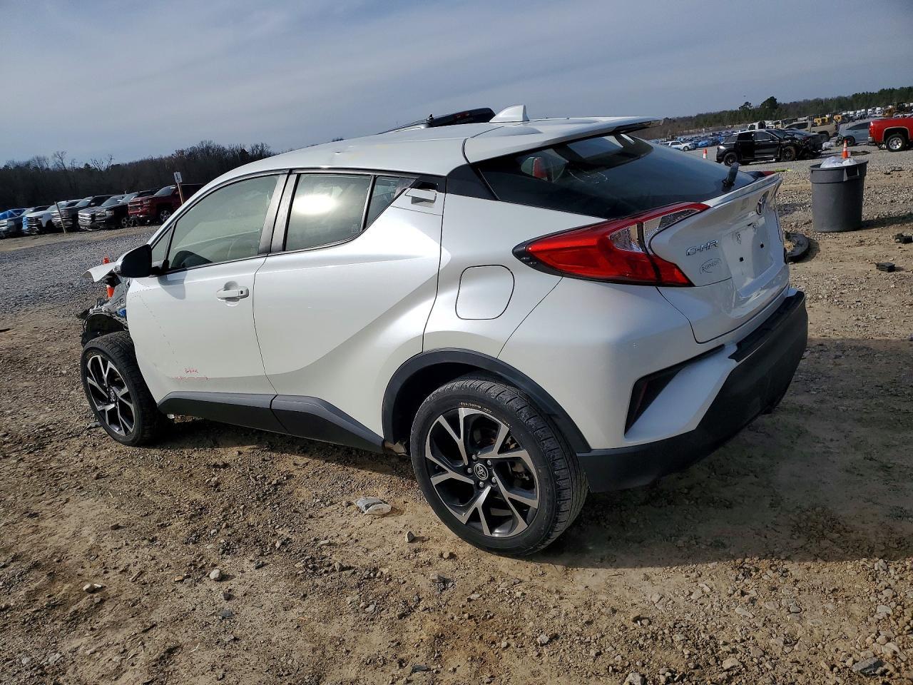2020 Toyota C-Hr Xle - zdjęcie 2