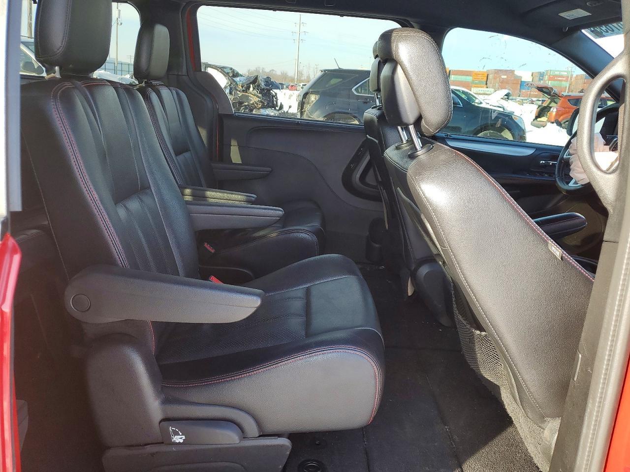 2015 Dodge Grand Caravan R/T - zdjęcie 11