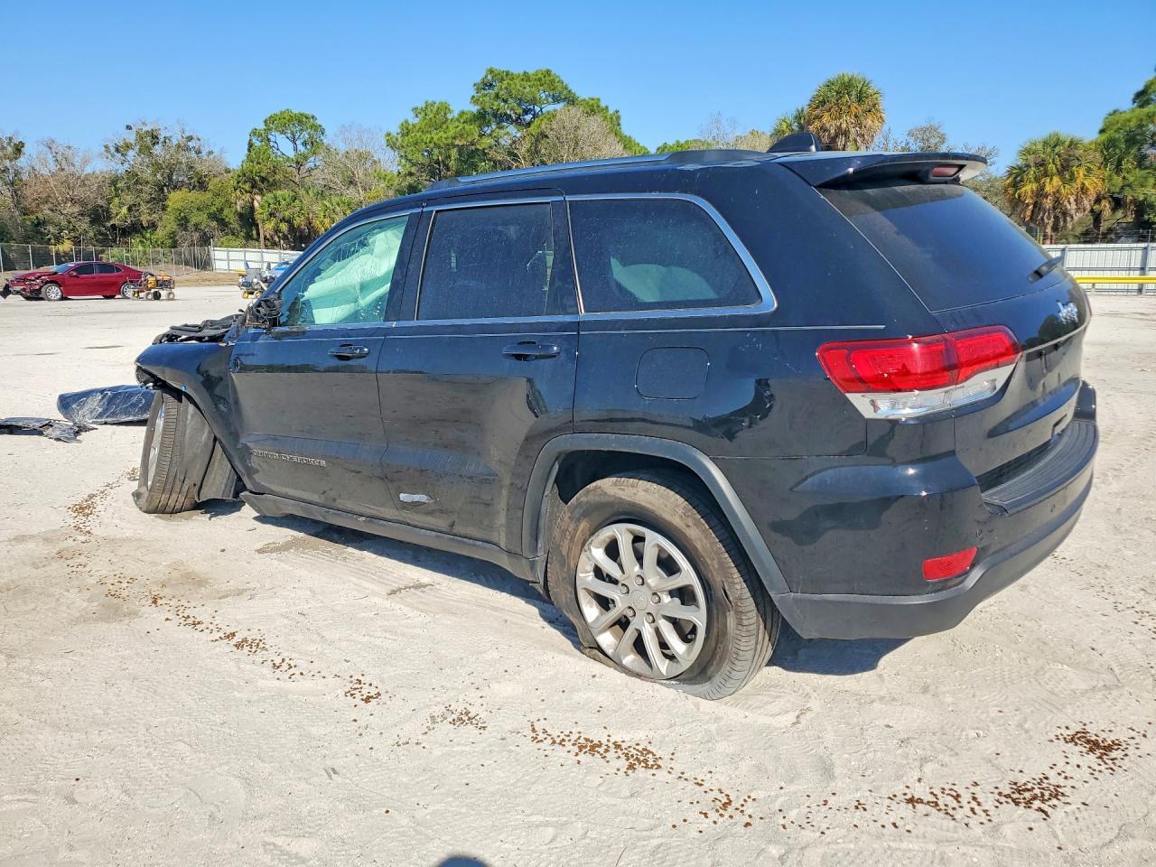 2021 Jeep Grand Cherokee Laredo - zdjęcie 2