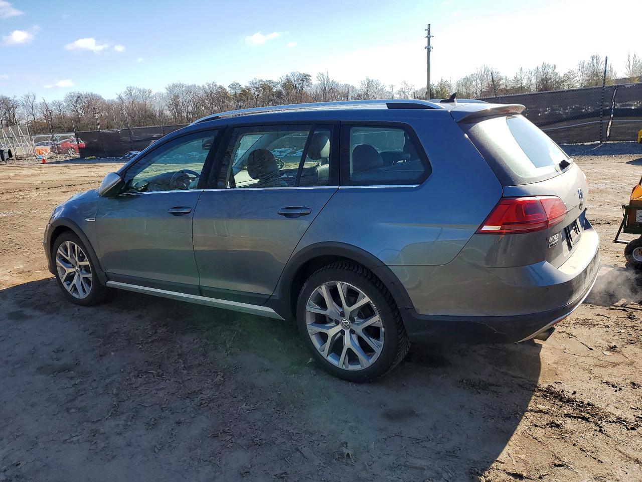 2017 Volkswagen Golf Alltrack S - zdjęcie 2