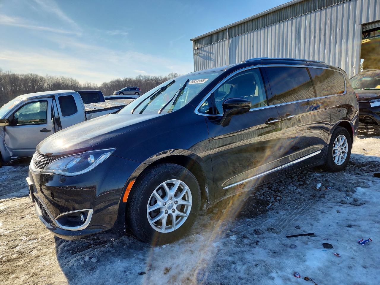 2020 Chrysler Pacifica Touring L - zdjęcie główne