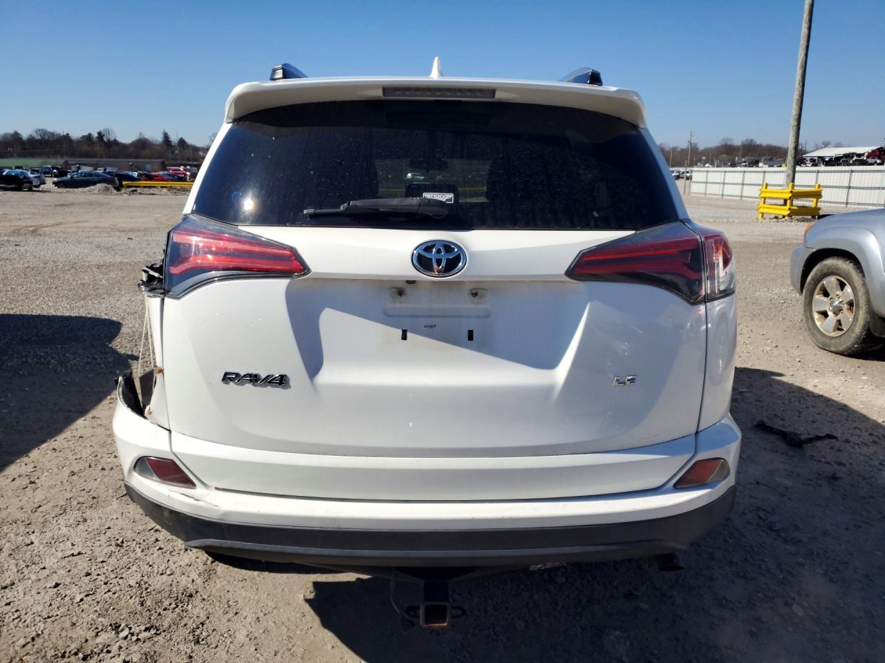 2017 Toyota Rav4 Le - zdjęcie 6