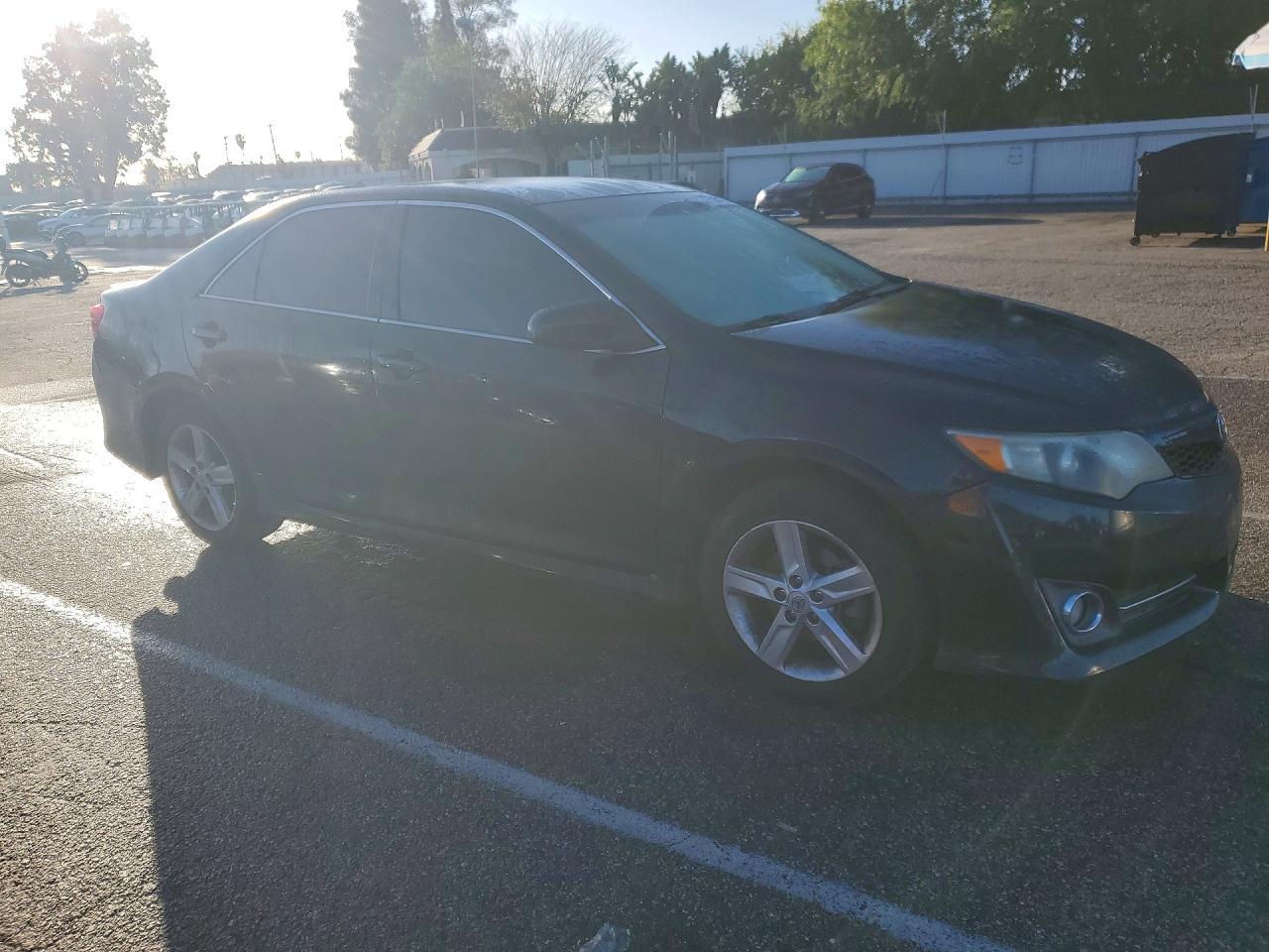 2014 Toyota Camry Se - zdjęcie 4