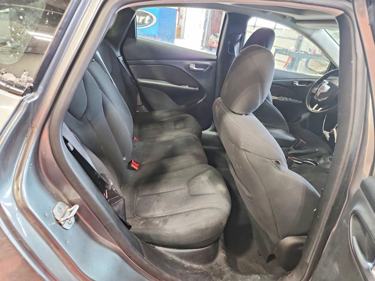 2013 Dodge Dart Sxt - zdjęcie 10