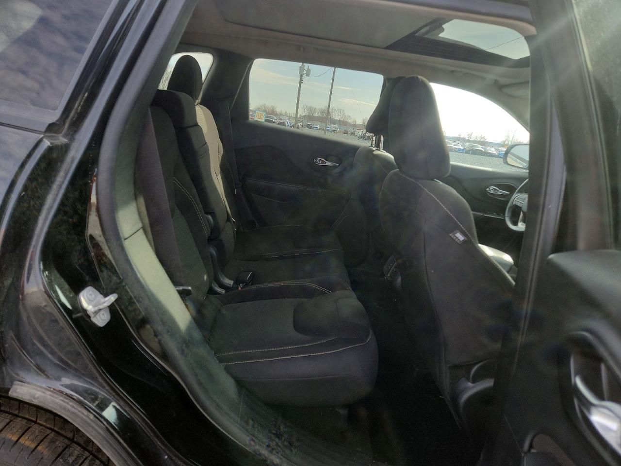 2016 Jeep Cherokee Latitude - zdjęcie 10