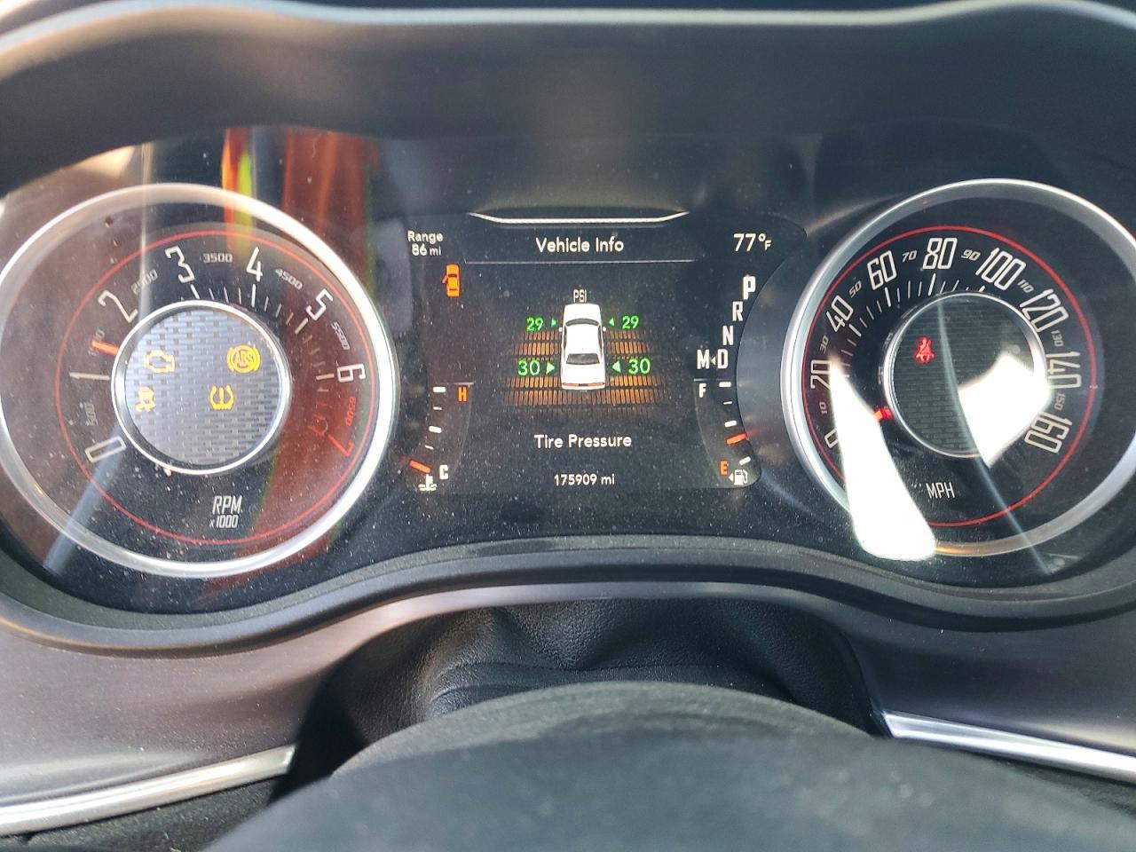2015 Dodge Challenger Sxt - zdjęcie 9