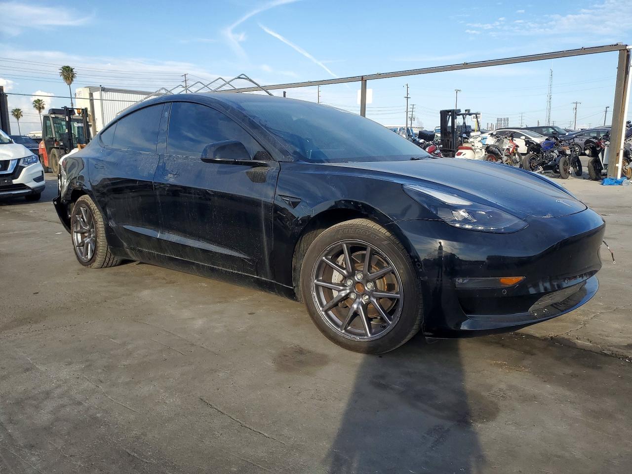 2022 Tesla Model 3 - zdjęcie 4