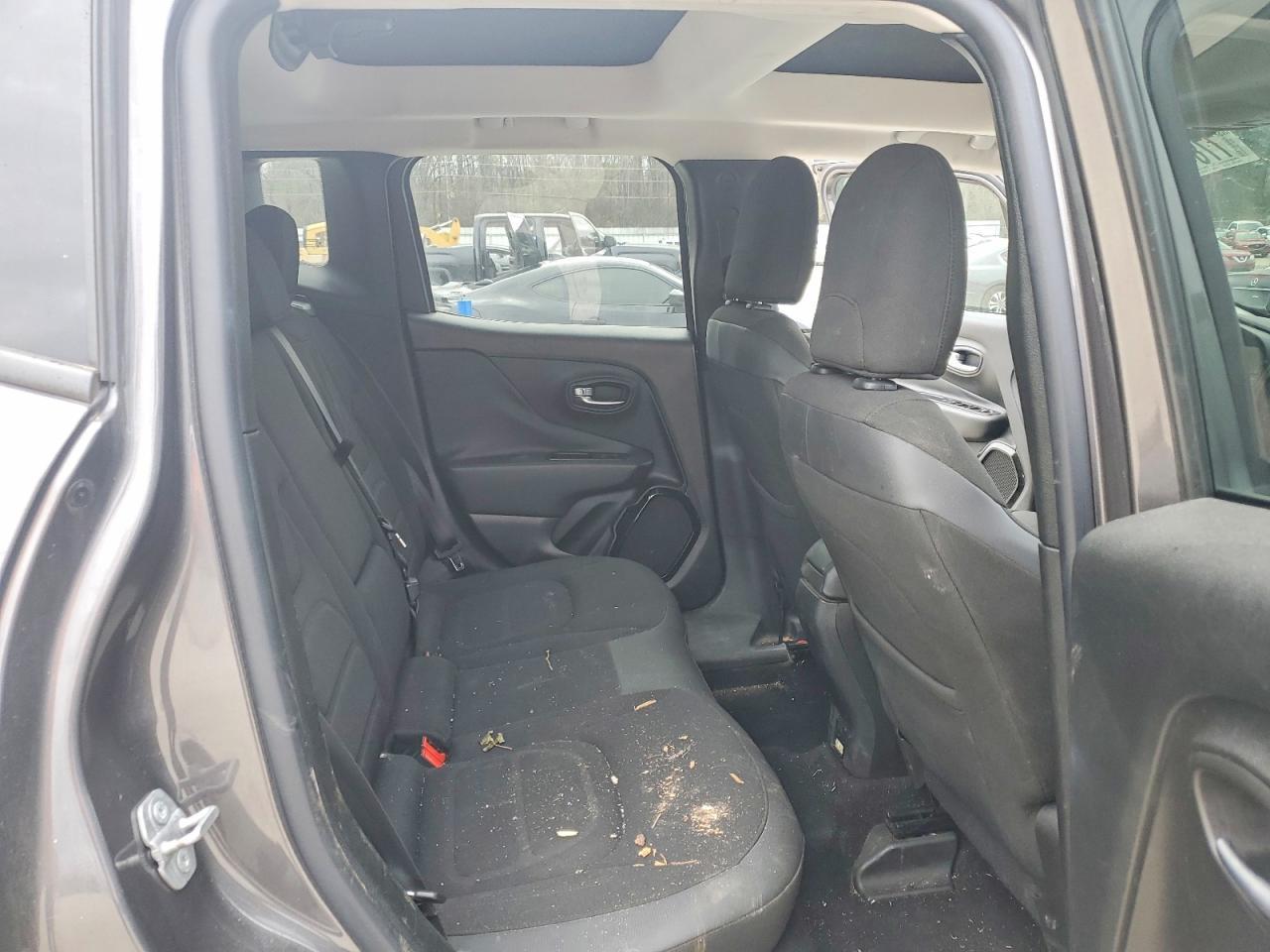 2016 Jeep Renegade Latitude - zdjęcie 10