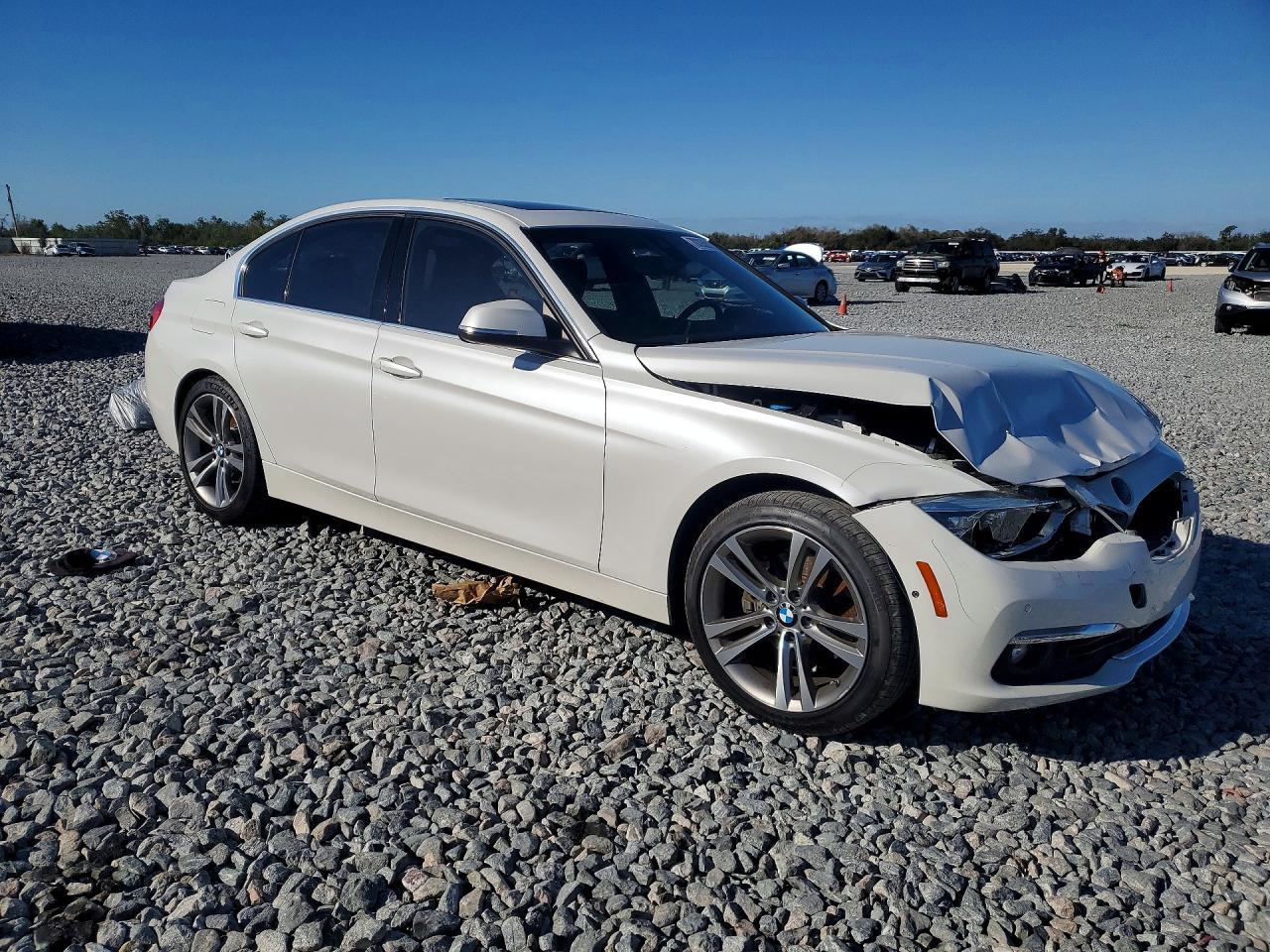 2017 BMW 330 I - zdjęcie 4