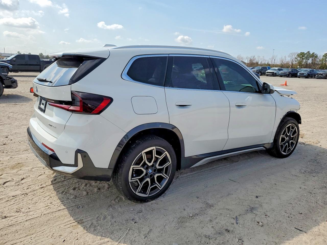 2025 BMW X1 xDrive28I - zdjęcie 3