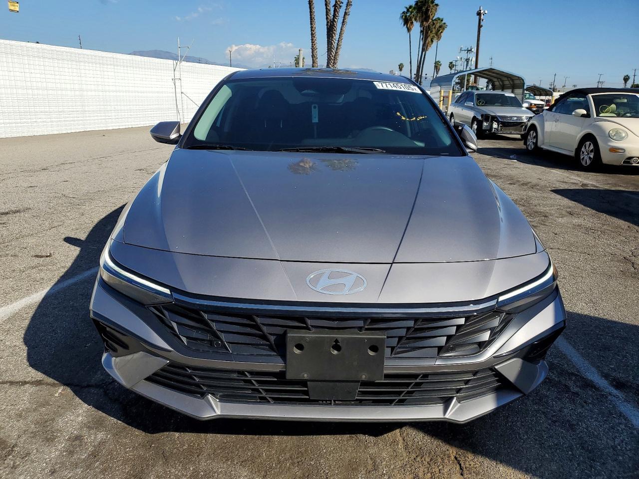 2025 Hyundai Elantra Limited - zdjęcie 5